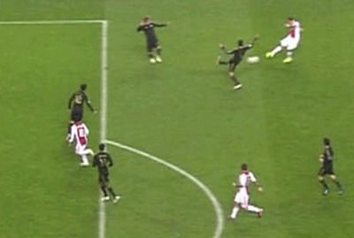 Facuti praf de arbitrii cu Realul lui Mourinho! Viitorul lui Ajax DISTRUS de asistentii ce i-au adus Lyonului o calificare incredibila! FOTO