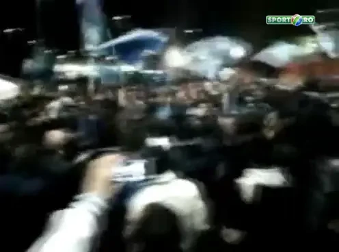 Napoli DELIRIO! 4000 de suporteri au cantat toata noaptea in fata aeroportului dupa calificarea in optimile Ligii! VIDEO