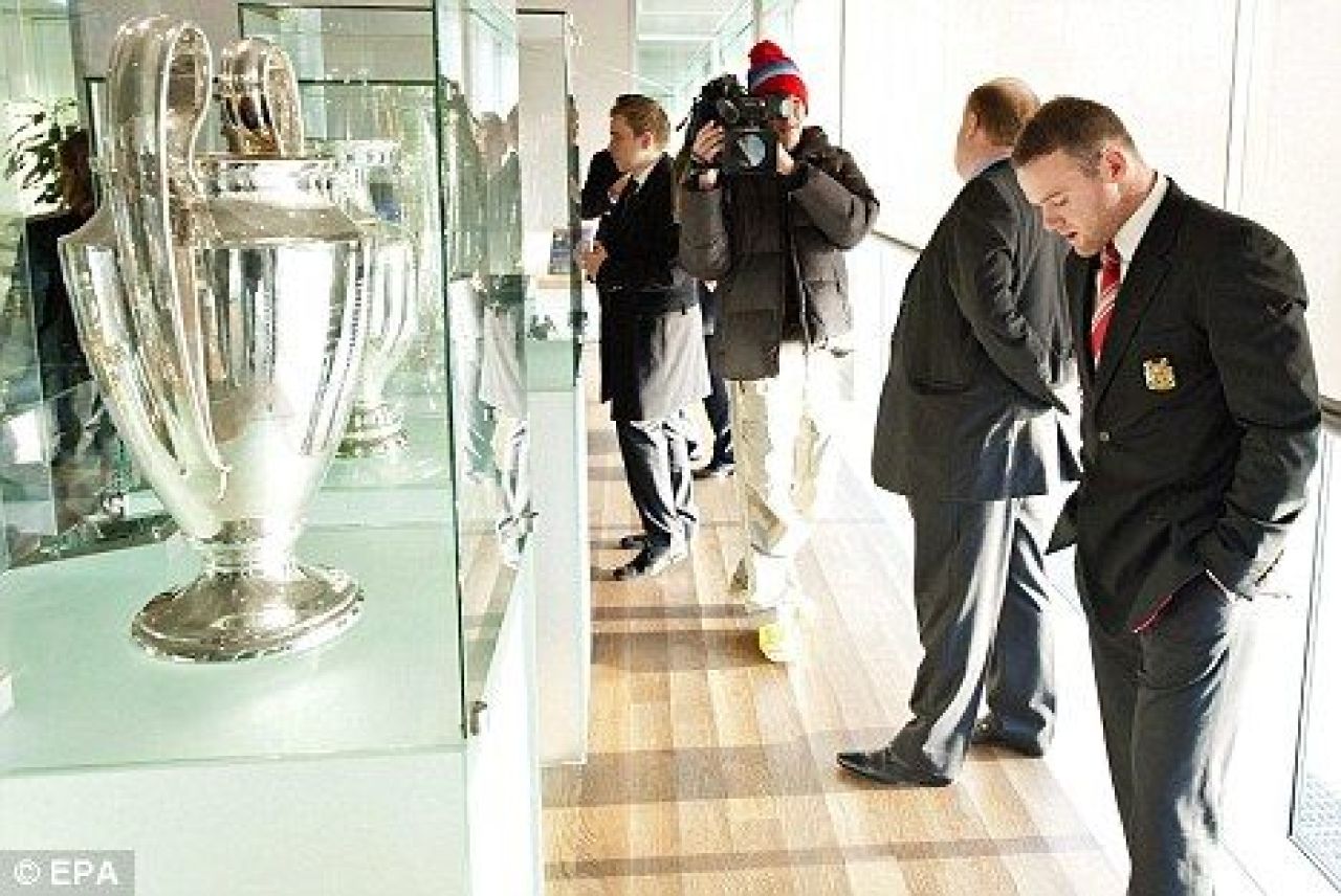 POZA ZILEI / Lacrimile lui Rooney in fata trofeului Ligii! La ce crezi ca se gandea?_2