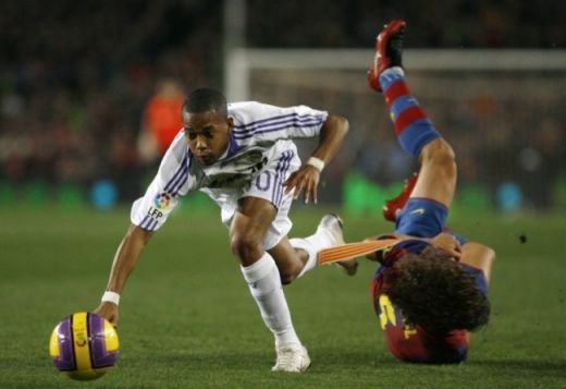 8 imagini din El Clasico pe care nu ai voie sa nu le stii: Ronaldinho MUSCA din tricoul Realului in 2008_4