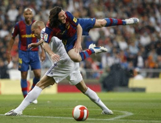 8 imagini din El Clasico pe care nu ai voie sa nu le stii: Ronaldinho MUSCA din tricoul Realului in 2008_5