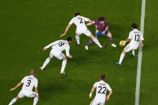 8 imagini din El Clasico pe care nu ai voie sa nu le stii: Ronaldinho MUSCA din tricoul Realului in 2008_6