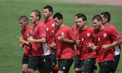 Ce-rusine-sa-fii-caine se intoarce la Dinamo! I-a injurat pe caini pe unde i-a prins, acum revine sa sarute stema: