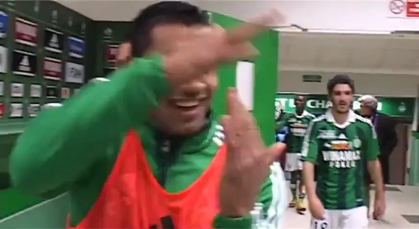 VIDEO: Banel... Banel, il a tire, il marque! Nicolita e VEDETA in vestiarul lui Saint Etienne! Vezi cum i-au cantat colegii dupa ultimul gol marcat: