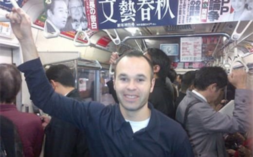 Atentie, se inchid usile si se porneste haosul - asa incep toate filmele de groaza :) Barcelona merge cu metroul in Japonia! SUPERFOTO