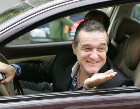 Nu mai am cuvinte... am reusit sa facem romanii fericiti! Sa vina Manchester United! Mesajul lui Becali pentru Marica: