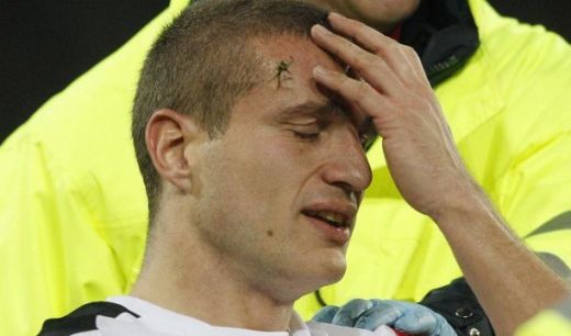 Un fan al lui United isi risca viata la fiecare meci! Ce i-au spus doctorii dupa 3 situatii limita traite in 2011: FOTO_2