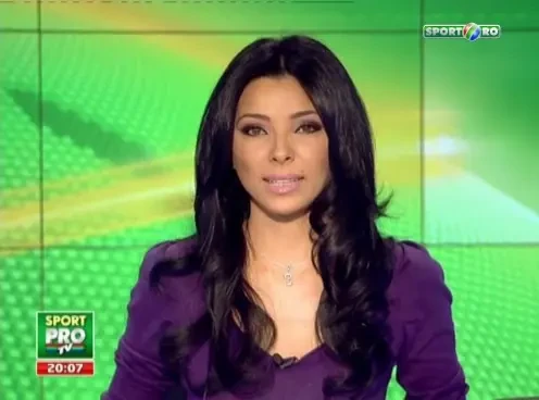 I-a gasit piercingul in zona intima si l-a dat afara! Cea mai STUPIDA eliminare din istoria fotbalului :)