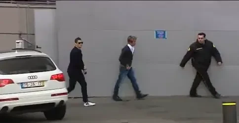 Perez a exagerat cu sangria la masa de Craciun! :) A crezut ca Ronaldo a luat Balonul de Aur: "Presi, am luat Gheata!" Reactie emotionanta Perez: