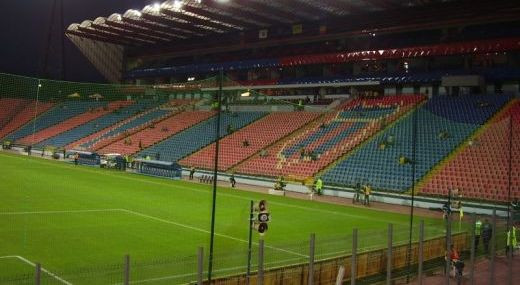 Becali vrea in Ghencea, dar nu prea :) Imi place mai mult pe National Arena! Compromisul prin care vrea sa le inchida gura fanilor: