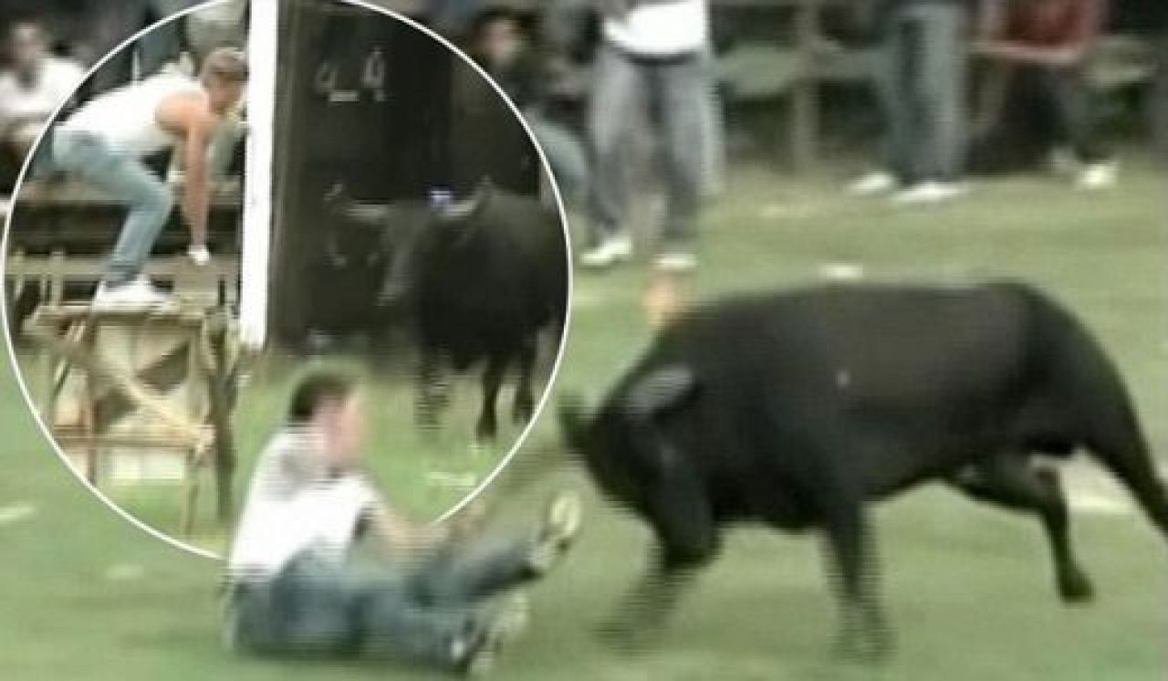 VIDEO Cea mai SOCANTA sarbatoare de Craciun! Barbati BETI si DROGATI intra in ring cu tauri fiorosi! Sase raniti:_6