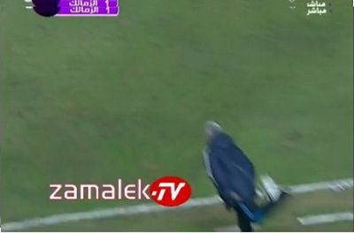 Tehnica nu se pierde! Un antrenor de 62 de ani a reusit LOVITURA SCORPIONULUI: L-au aplaudat toti!