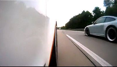 VIDEO: BMW M3 si Porsche 911 spulberate cu 324 de km/h de&nbsp;un rival mult prea mic !&nbsp;
