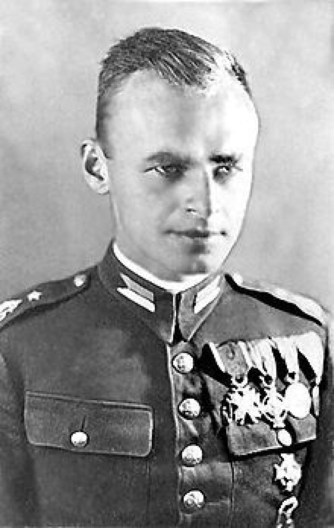 A renuntat la fotbal pentru a-i spiona pe nazisti in lagarul mortii de la Auschwitz! Vezi povestea celebrului detinut 4859 ajuns erou in Polonia:_1
