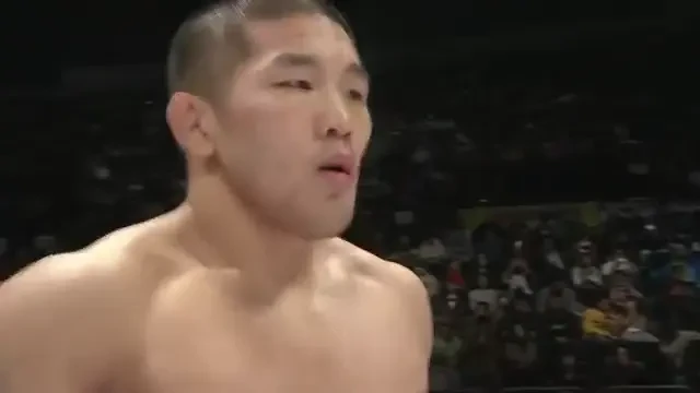 REGELE luptelor in cusca a revenit cu o victorie de senzatie! Fanii sunt innebuniti: A fost EXECUTIE in direct Vezi meciul: