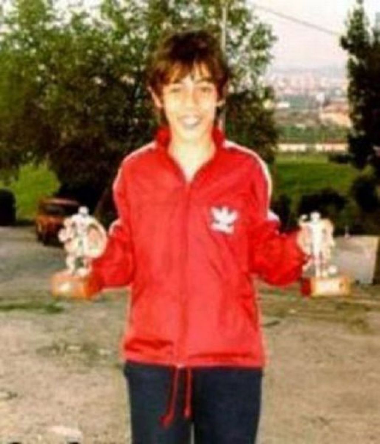 Acum are un salariu de 12 mil.€ si toate femeile sunt moarte dupa el! Il recunosti? FOTO: 25 de copii care au ajuns mari fotbalisti:_22