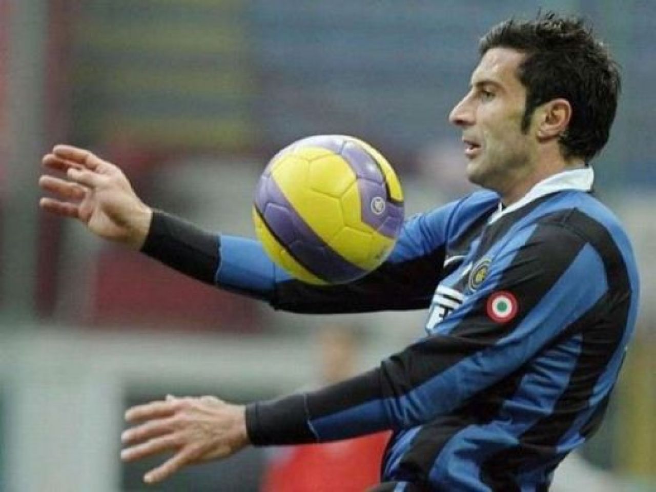 Acum are un salariu de 12 mil.€ si toate femeile sunt moarte dupa el! Il recunosti? FOTO: 25 de copii care au ajuns mari fotbalisti:_27
