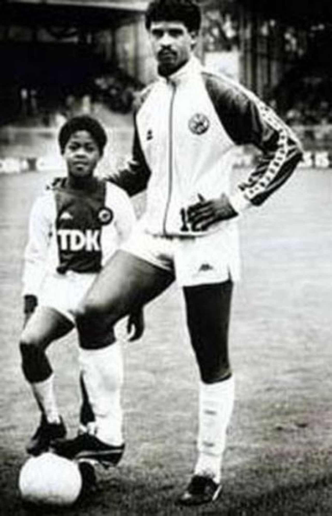 Acum are un salariu de 12 mil.€ si toate femeile sunt moarte dupa el! Il recunosti? FOTO: 25 de copii care au ajuns mari fotbalisti:_34