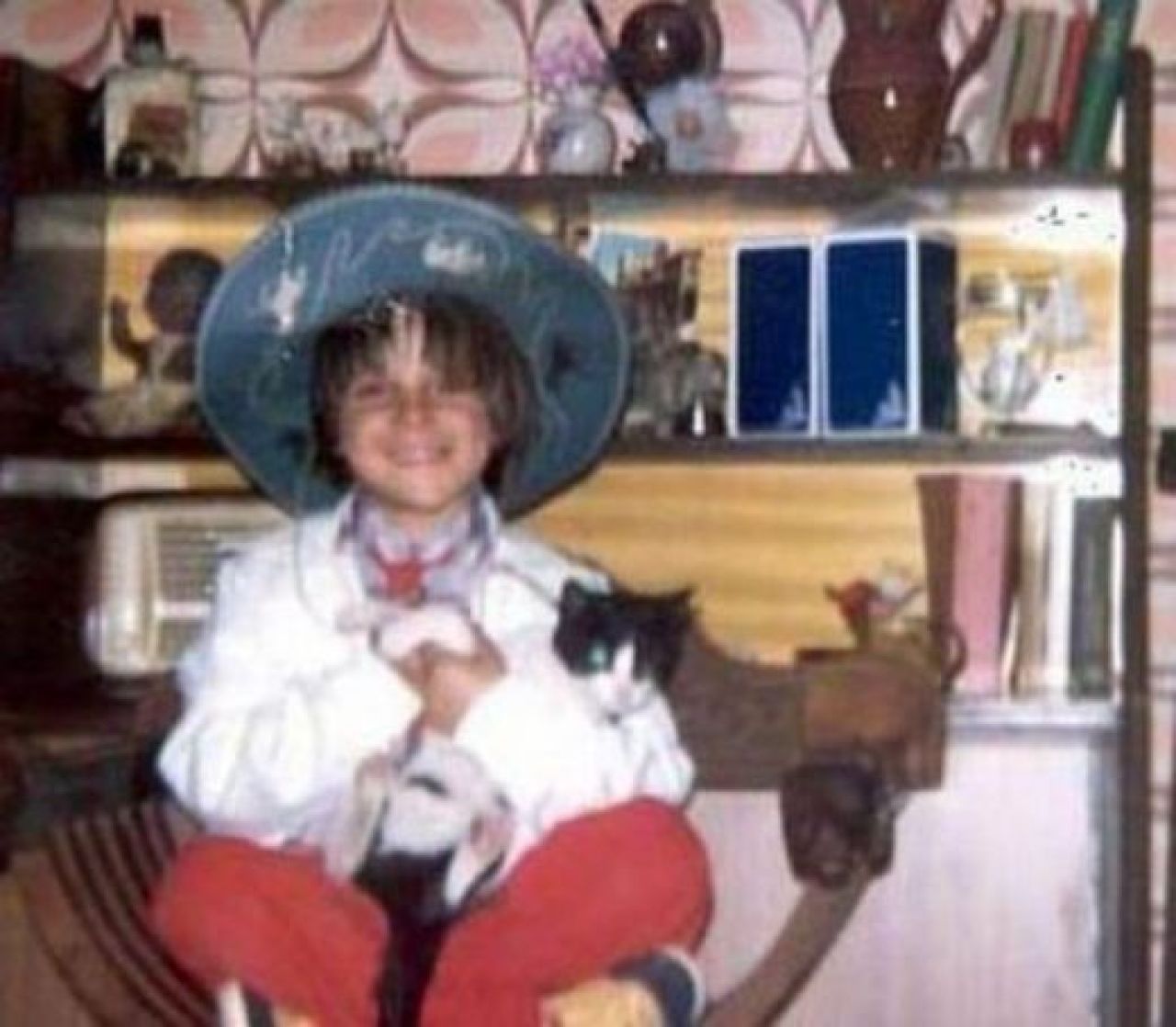 Acum are un salariu de 12 mil.€ si toate femeile sunt moarte dupa el! Il recunosti? FOTO: 25 de copii care au ajuns mari fotbalisti:_44