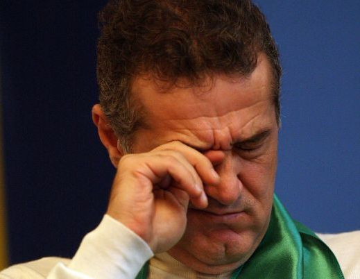 Amenintat cu tribunalul, Becali a rabufnit iar la adresa lui Savulescu: Nu e jigodie, dar ce sa-i fac daca se pozeaza in tatele goale ?