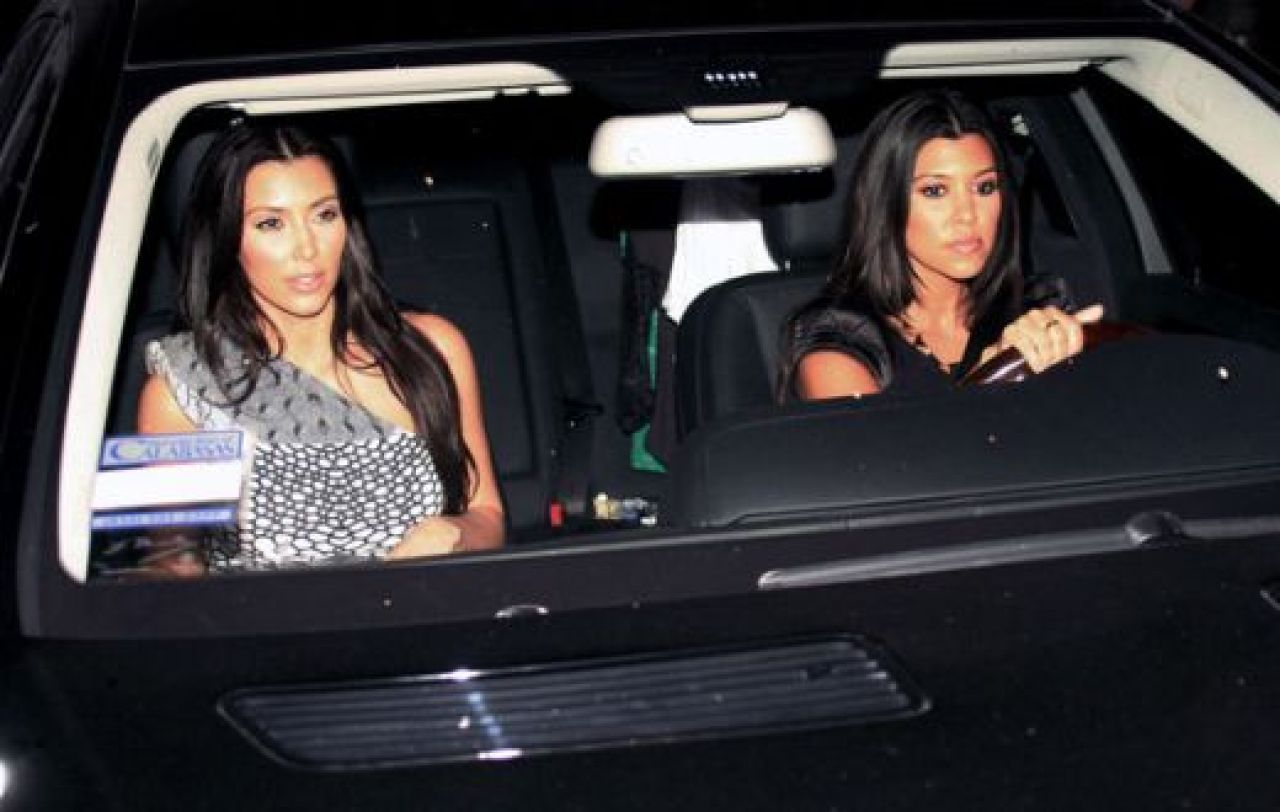 Khloe Kardashian a consumat o bautura interzisa in 6 tari cu un baschetbalist din NBA! Vezi cum si-au riscat viata:_2
