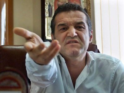 Ia sa stea Latovlevici la Steaua baaa, ia uite ma tata, ce are? Gigi s-a enervat! Cum a vrut sa ii DEA TEAPA agentul jucatorului: