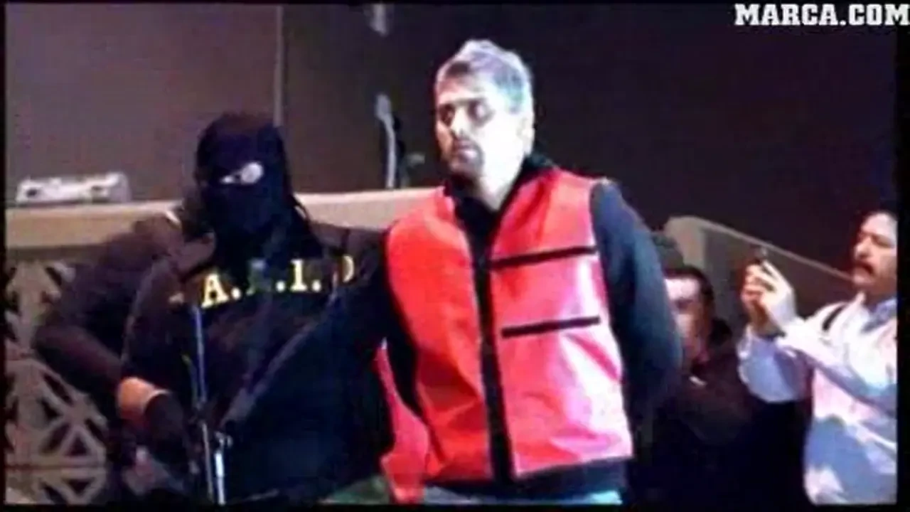 Un portar care a uitat de fotbal, arestat pentru sechestrare de persoane! Vezi cum a fost prezentat presei :)