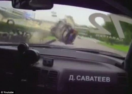VIDEO UIMITOR! Cum a reusit un sofer de raliu sa evite un accident HORROR in ultima clipa!_2