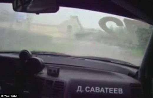 VIDEO UIMITOR! Cum a reusit un sofer de raliu sa evite un accident HORROR in ultima clipa!_3