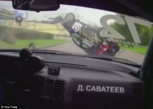 VIDEO UIMITOR! Cum a reusit un sofer de raliu sa evite un accident HORROR in ultima clipa!_4