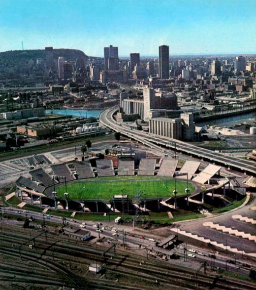 FOTO SENZATIE! Cele mai STRANII stadioane vazute vreodata! Cum a intrat un stadion din Romania pe lista :))_4