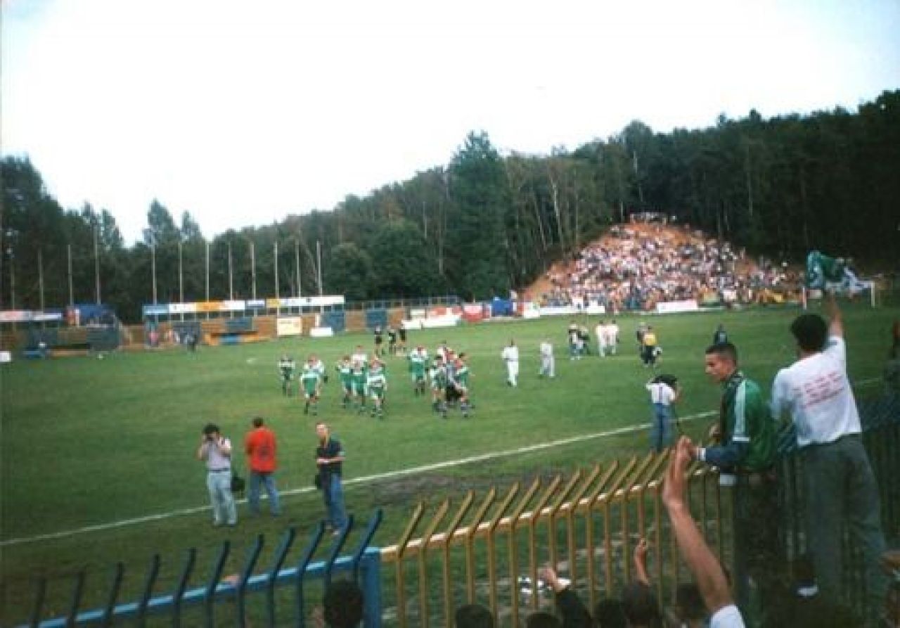 FOTO SENZATIE! Cele mai STRANII stadioane vazute vreodata! Cum a intrat un stadion din Romania pe lista :))_13