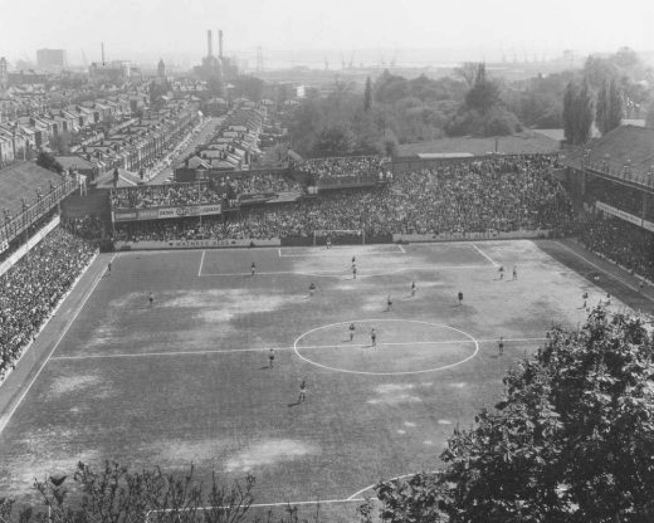 FOTO SENZATIE! Cele mai STRANII stadioane vazute vreodata! Cum a intrat un stadion din Romania pe lista :))_22