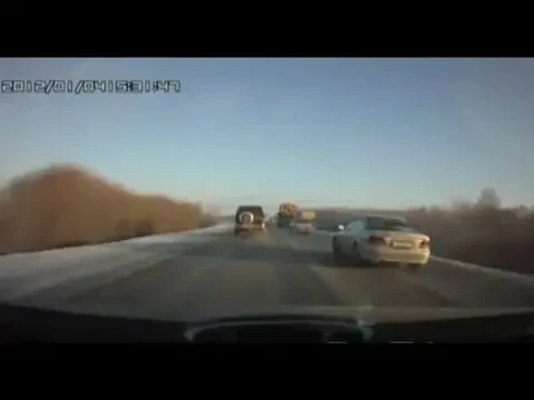 Cel mai mare COSMAR de pe autostrada! A evitat incredibil moartea dupa o faza care iti taie rasuflarea! VIDEO!
