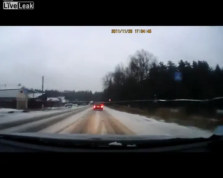 VIDEO! Ce se intampla cand conduci ca un MANIAC pe zapada! Ti se face rau cand vezi prin ce a trecut: