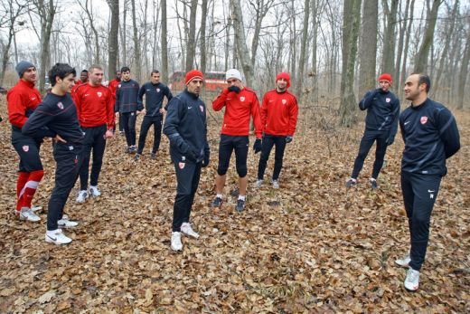 FOTO: Primele imagini OFICIALE cu Stratila si Curtean in tricoul lui Dinamo! Vezi cum i-a alergat Ciobotariu prin padure_21