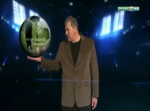 Gest EMOTIONANT al zeilor fotbalului din Romania! Hagi si Popescu revin pe teren pentru copilul care a ignorat durerea! Meciul lunii in Romania