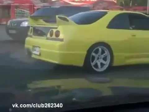 VIDEO: El e cel mai tare in PARCARE! I-a iesit perfect o manevra prin care 99% din soferi si-ar fi lovit masina!