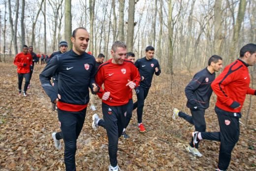 FOTO Dinamo se pregateste de titlu prin PADURE! Cum ii chinuie Ciobotariu pe jucatori inainte de 