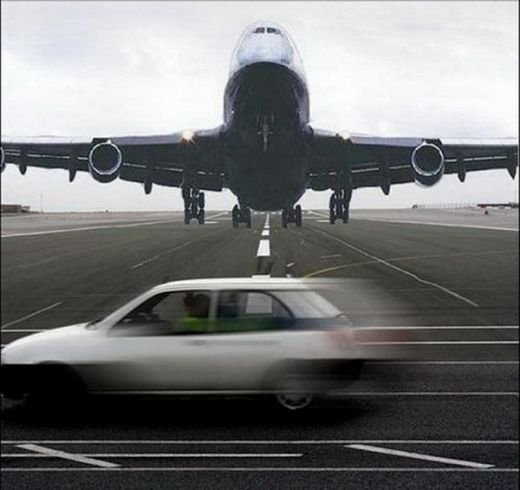 FOTO INCREDIBIL: Stadionul pe care poti muri in orice secunda! E ridicat in cea mai ciudata zona din Europa. Daca treci pe rosu faci accident cu-n avion :))_16