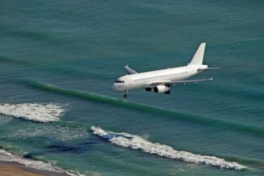 FOTO INCREDIBIL: Stadionul pe care poti muri in orice secunda! E ridicat in cea mai ciudata zona din Europa. Daca treci pe rosu faci accident cu-n avion :))_19