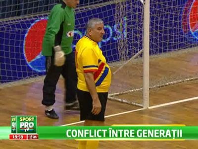 VIDEO Generatia de Aur a criticat SELECTIA lui Piturca! Lutu, acuzat ca a stricat gala de la Polivalenta! Imagini DEMENTIALE! :)