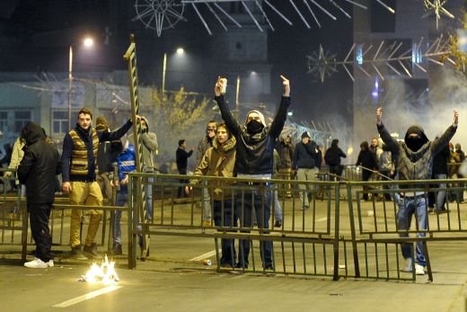 FOTO: HAOS in Bucuresti dupa protestele de la Universitate! Cand s-a terminat REVOLTA si ce DEZASTRU au lasat ultrasii in urma lor:_4