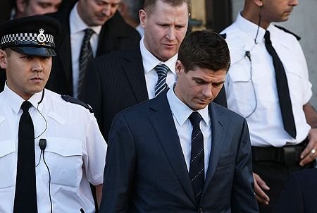Politia din Liverpool a primit un apel la 4 dimineata: Veniti repede la casa lui Gerrard! Vezi ce s-a intamplat: