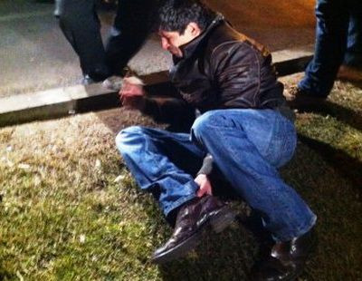 A fost batut nevinovat de jandarmi pana a ramas cu piciorul in mana! Lasati-ma sa il scot, ca il omorati! Povestea incredibila: VIDEO dramatic