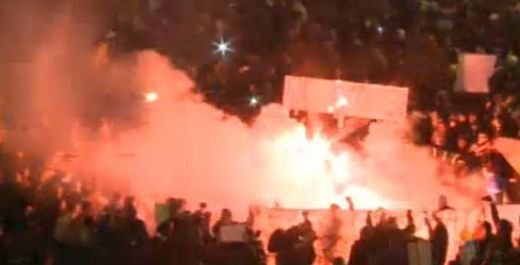 UPDATE: Ultrasii au fost evacuati cu FORTA de jandarmi! Zeci de persoane retinute dupa incidentele violente din Piata Universitatii! Vezi imagini incredibile!_2