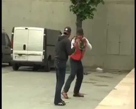 VIDEO: Bataile de la Universitate, copiate de DOI BETIVI! Vezi cea mai amuzanti PUMNI in gura dati vreodata pe strada :))