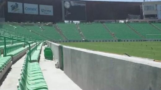 FOTO INCREDIBIL! Un stadion renovat din Romania a ajuns de rasul lumii! E pe lista arenelor cu cele mai mari gafe de constructie!_10