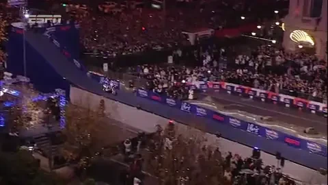 A primit $2.000.000 de la Red Bull pentru cascadoria asta! Iti ingheata sangele in vene: "Aveam 99% sanse sa mor daca ratam aterizarea!"