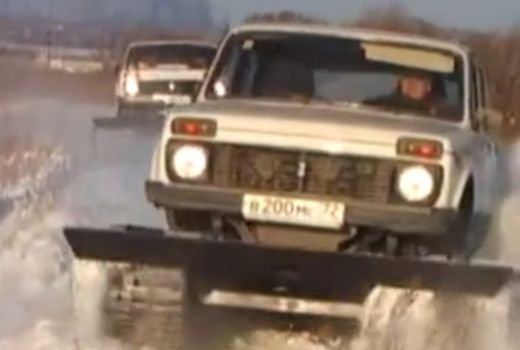 VIDEO: Cum arata cauciucurile de iarna la rusi! :) Geniale pe timp de zapada si pe strazile cu gauri din Romania!
